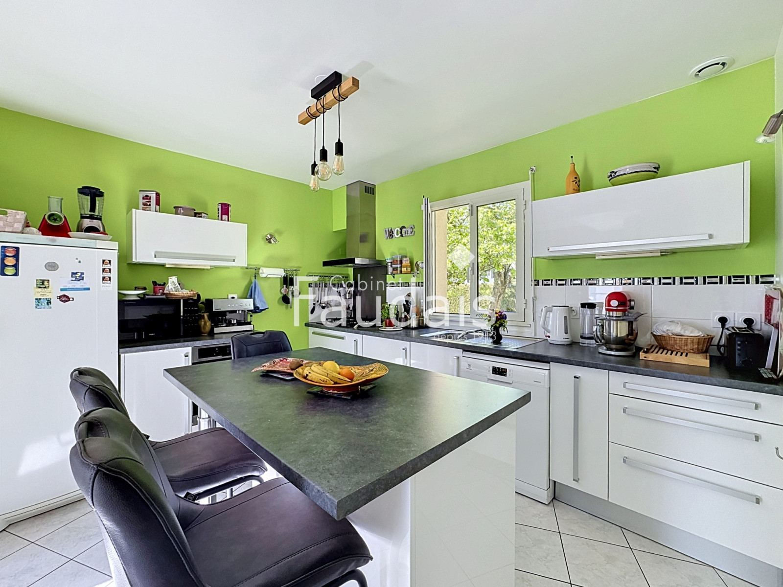 
                                                Vente
                                                 La BARRE de SEMILLY Maison avec vie de plain pied et jardin 