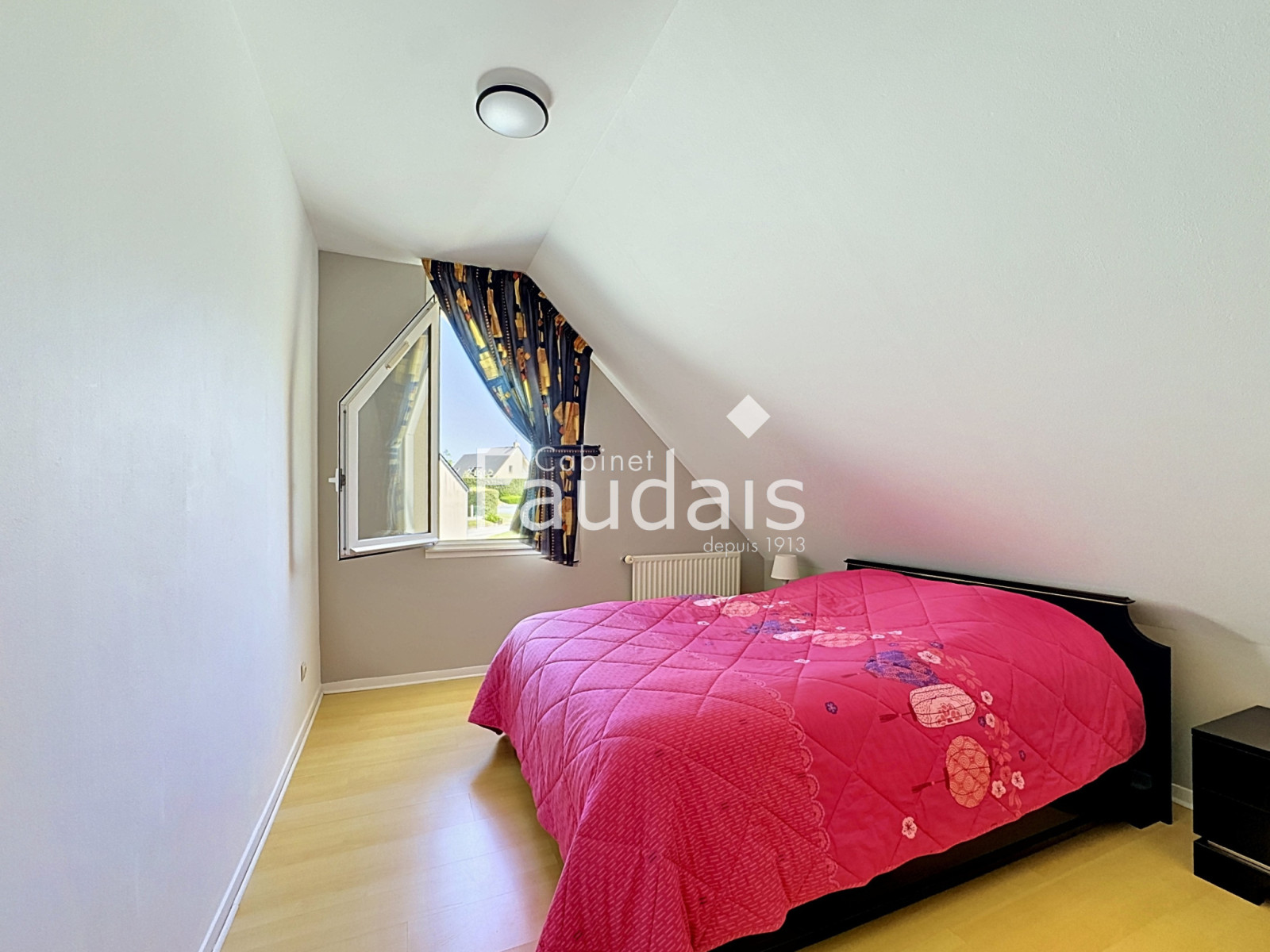 
                                                Vente
                                                 La BARRE de SEMILLY Maison avec vie de plain pied et jardin 