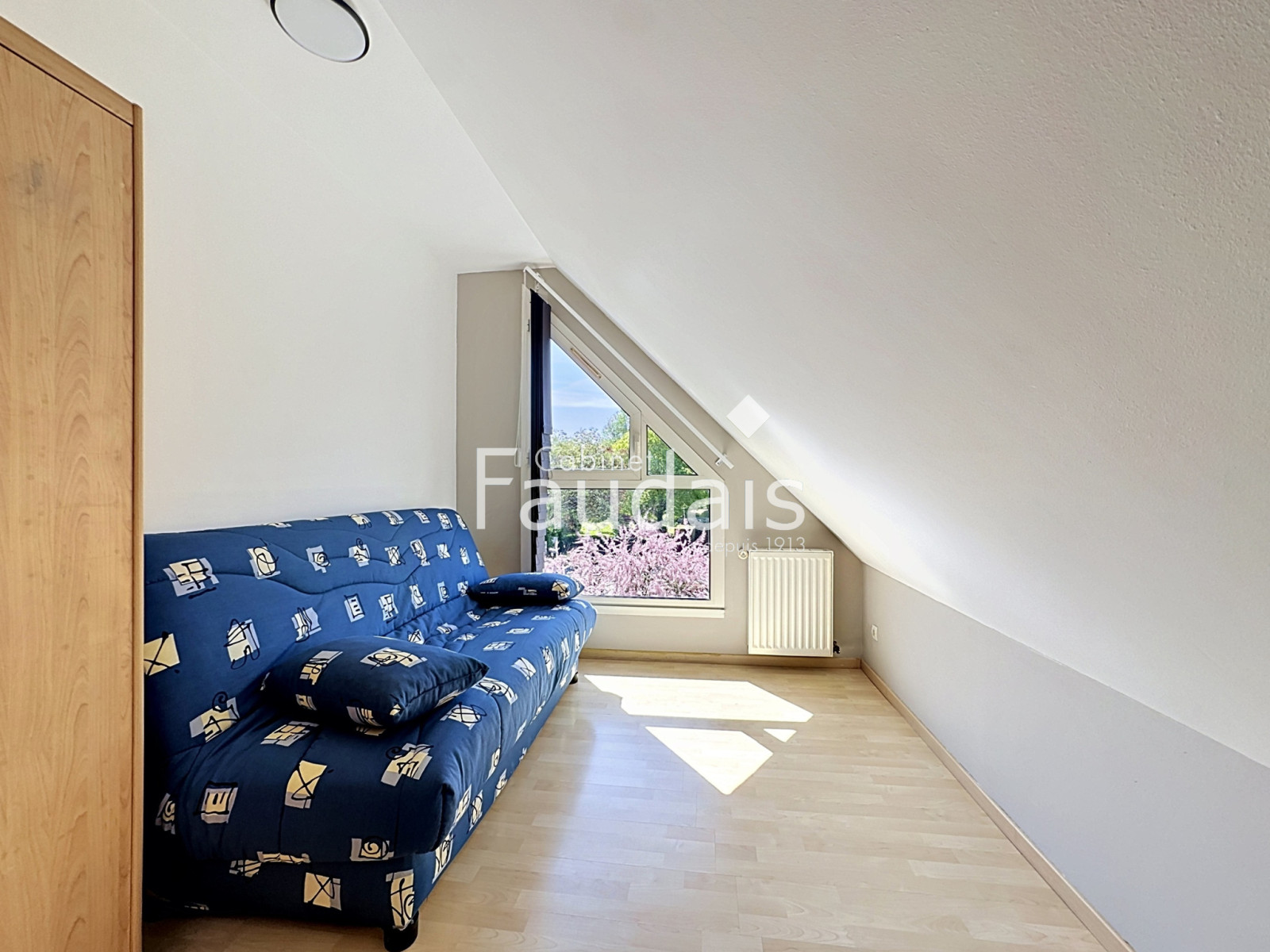 
                                                Vente
                                                 La BARRE de SEMILLY Maison avec vie de plain pied et jardin 