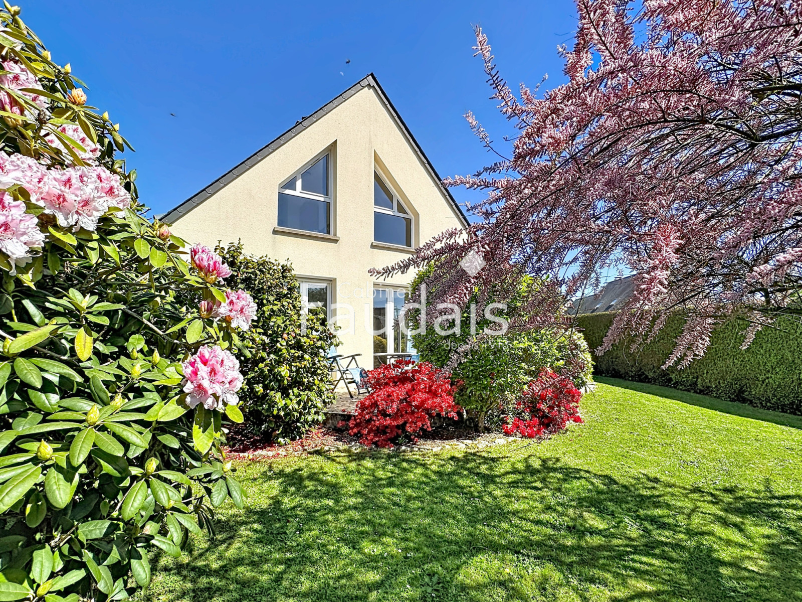
                                                Vente
                                                 La BARRE de SEMILLY Maison avec vie de plain pied et jardin 