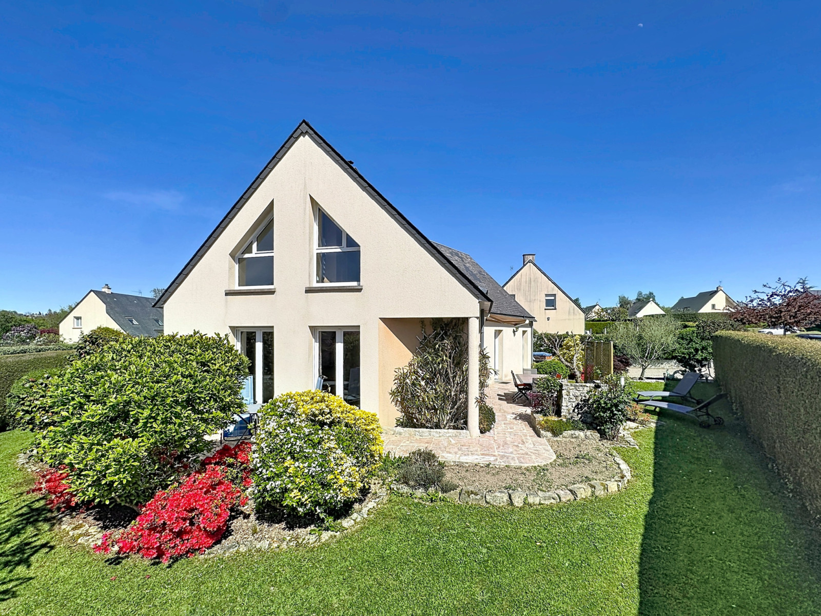 
                                                Vente
                                                 La BARRE de SEMILLY Maison avec vie de plain pied et jardin 