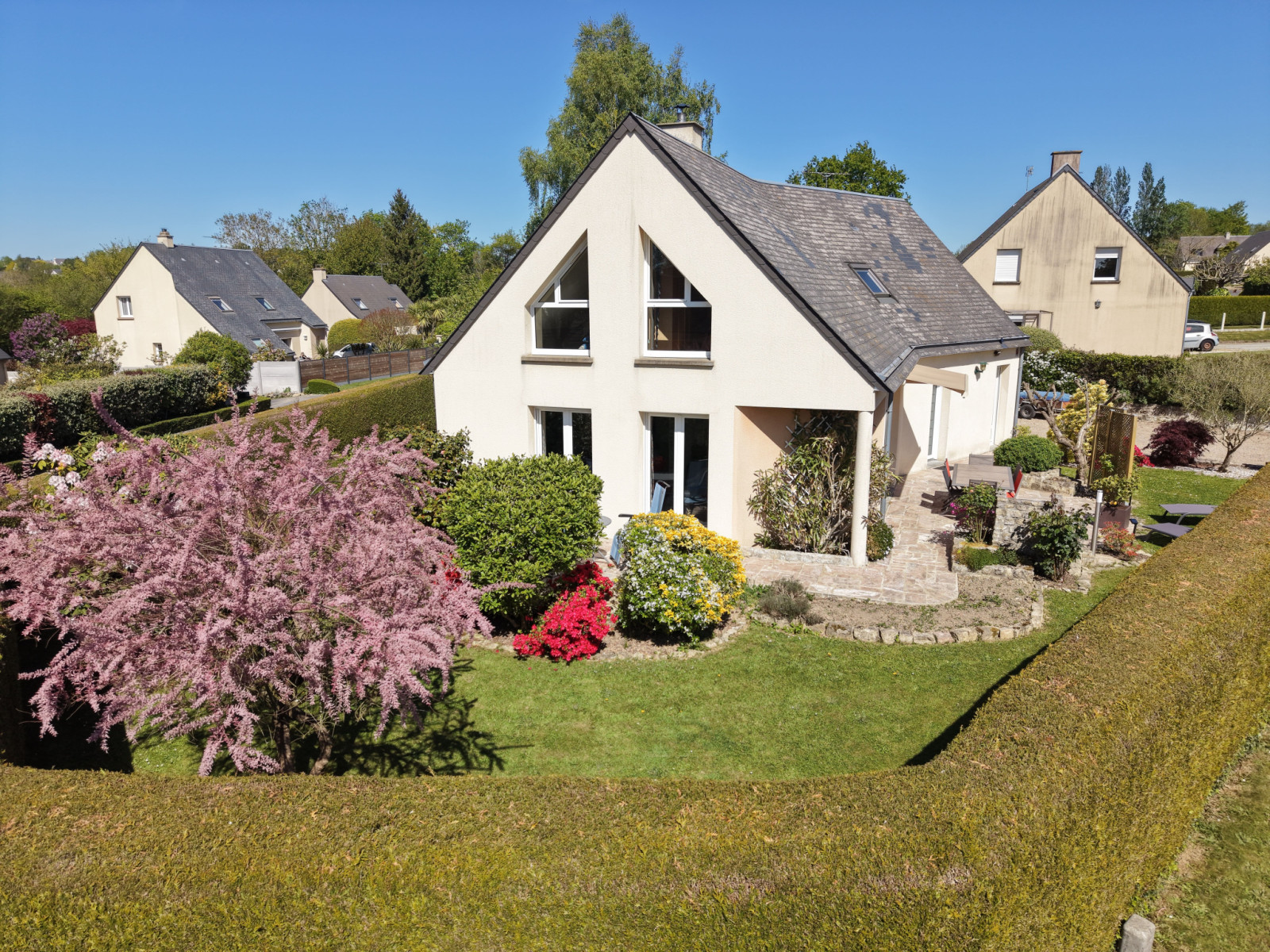 
                                                Vente
                                                 La BARRE de SEMILLY Maison avec vie de plain pied et jardin 