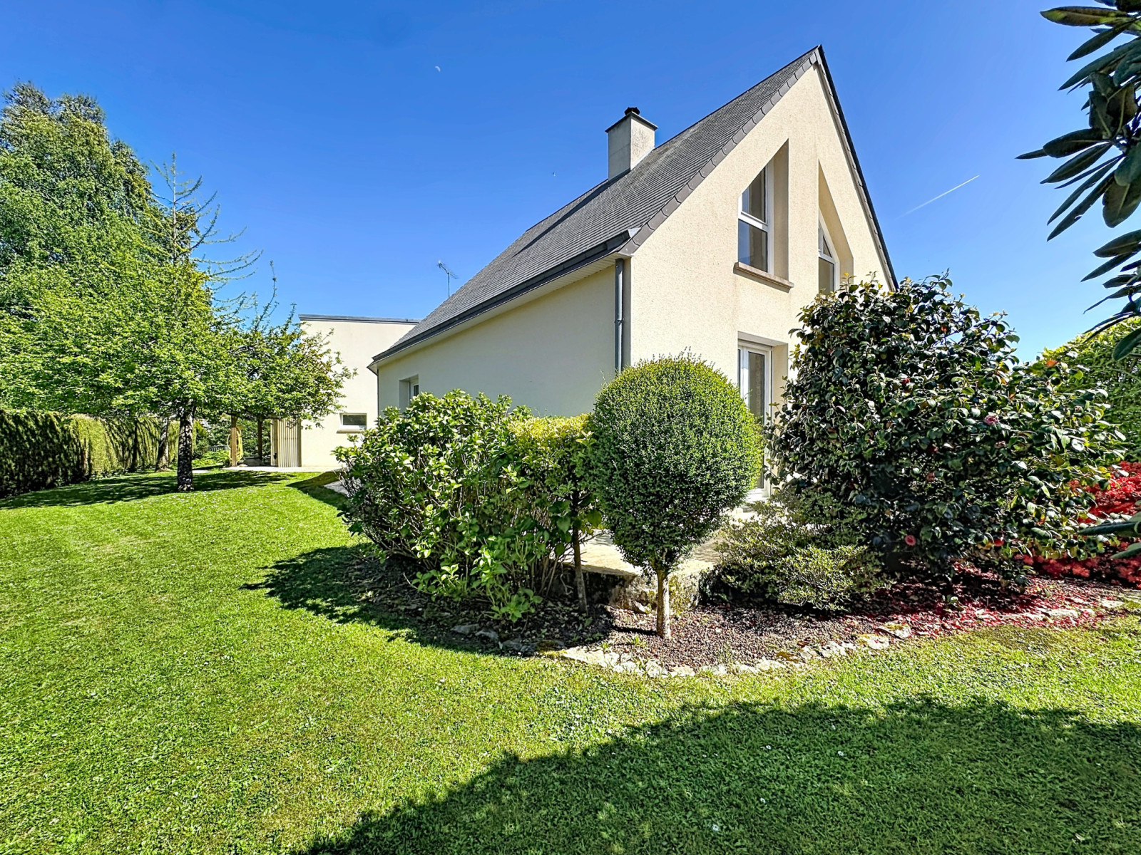 
                                                Vente
                                                 La BARRE de SEMILLY Maison avec vie de plain pied et jardin 