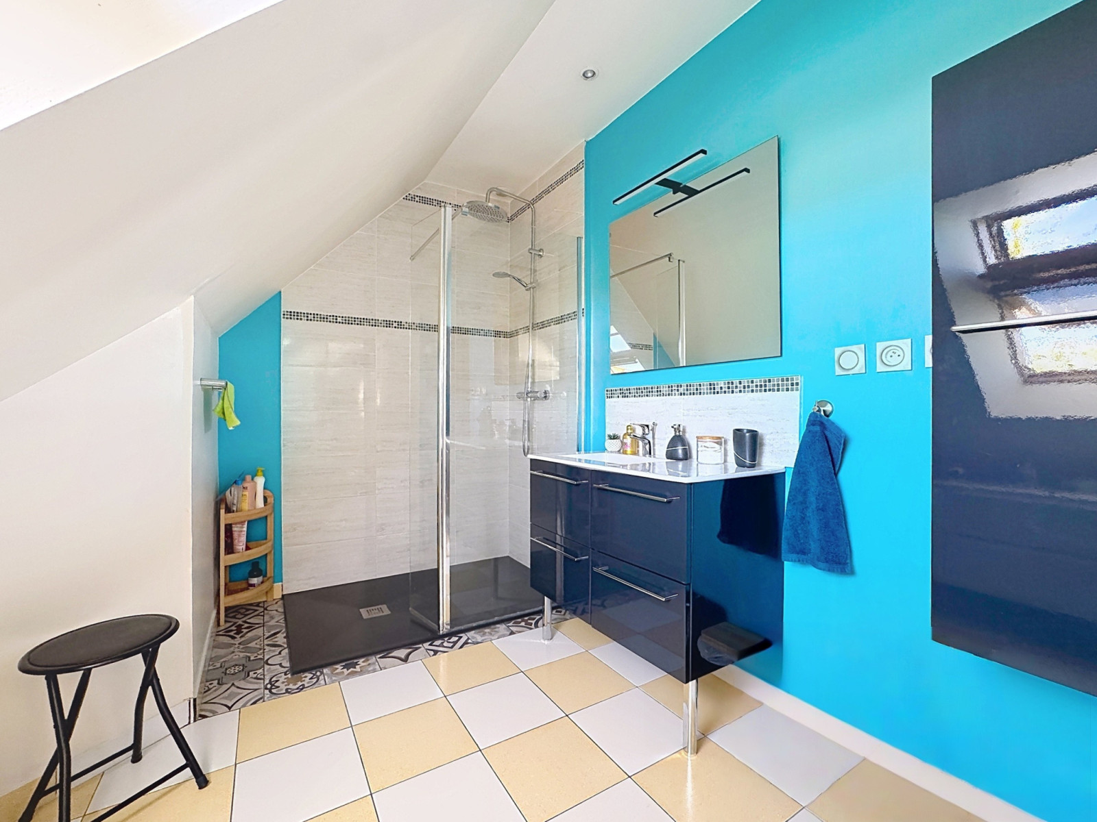 
                                                Vente
                                                 La BARRE de SEMILLY Maison avec vie de plain pied et jardin 