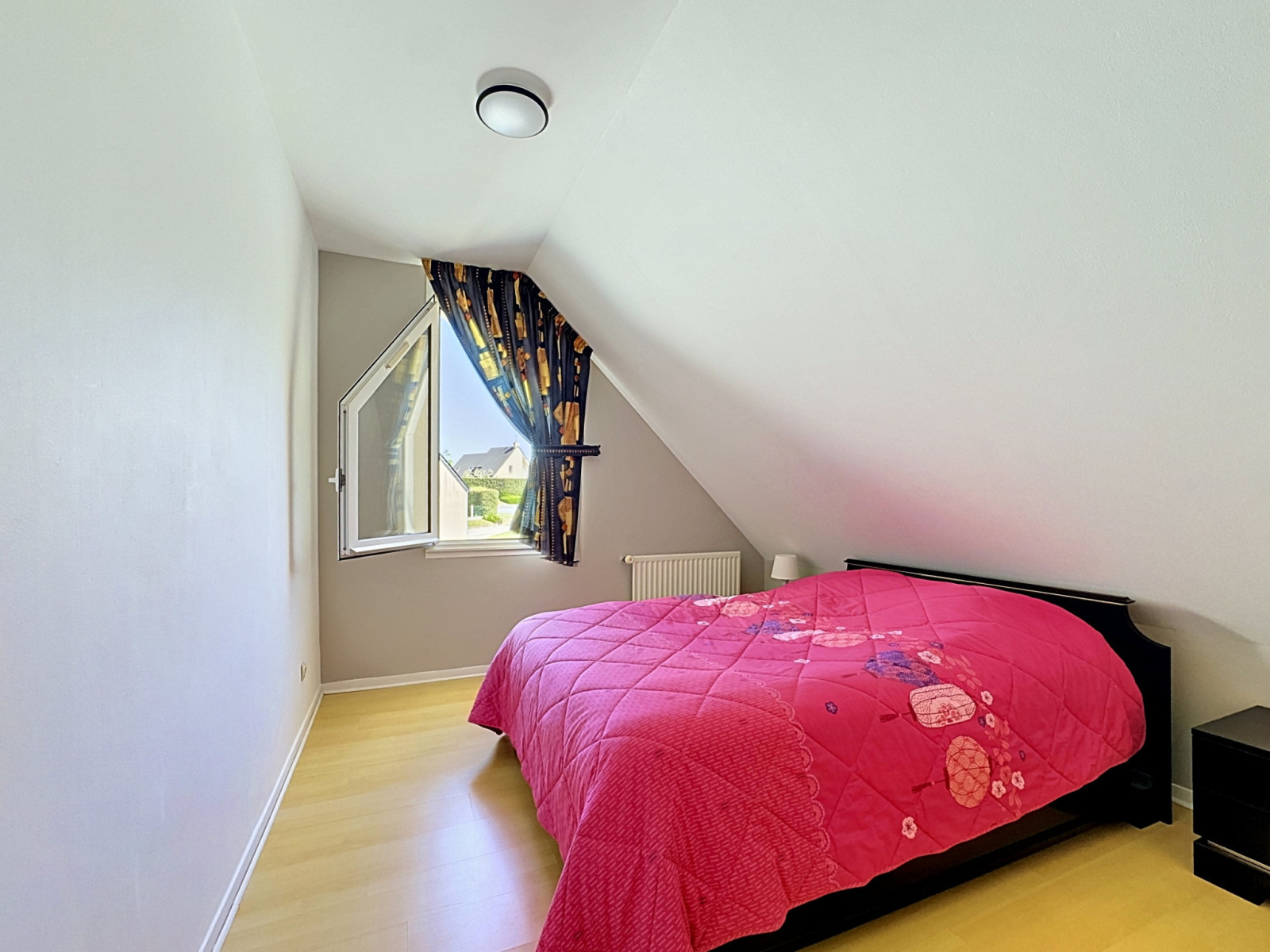 
                                                Vente
                                                 La BARRE de SEMILLY Maison avec vie de plain pied et jardin 