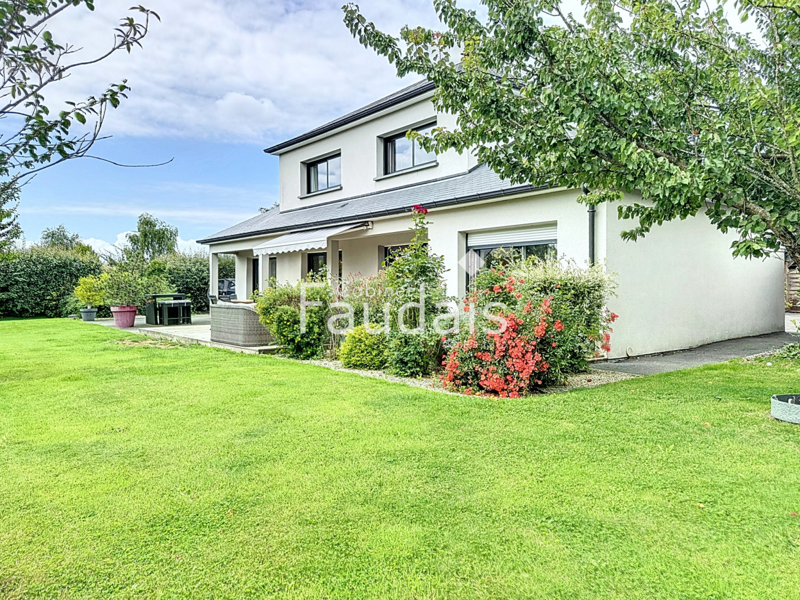 
                                                Vente
                                                 LA BARRE DE SEMILLY Maison contemporaine de 173m2 avec VIE D