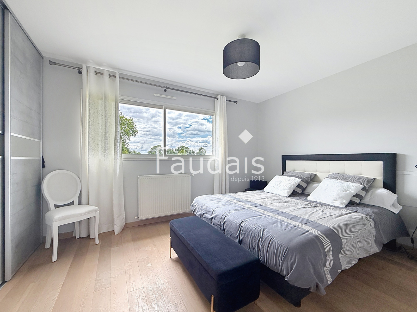 
                                                Vente
                                                 LA BARRE DE SEMILLY Maison contemporaine de 173m2 avec VIE D