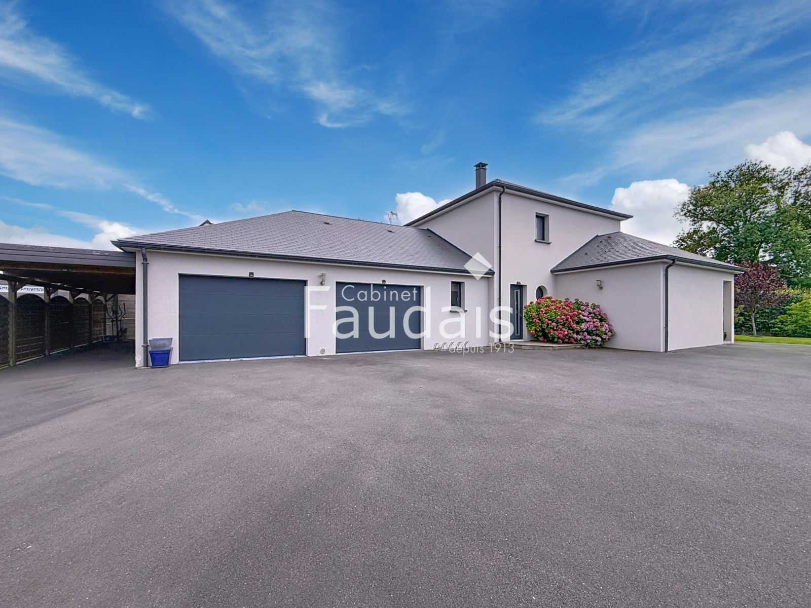 
                                                Vente
                                                 LA BARRE DE SEMILLY Maison contemporaine de 173m2 avec VIE D