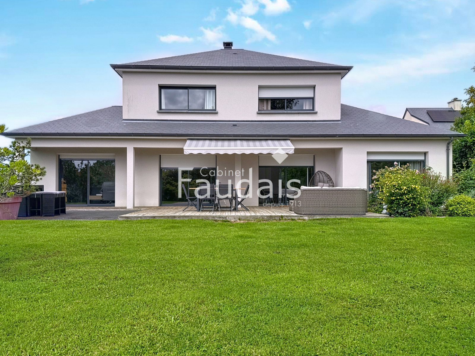 
                                                Vente
                                                 LA BARRE DE SEMILLY Maison contemporaine de 173m2 avec VIE D