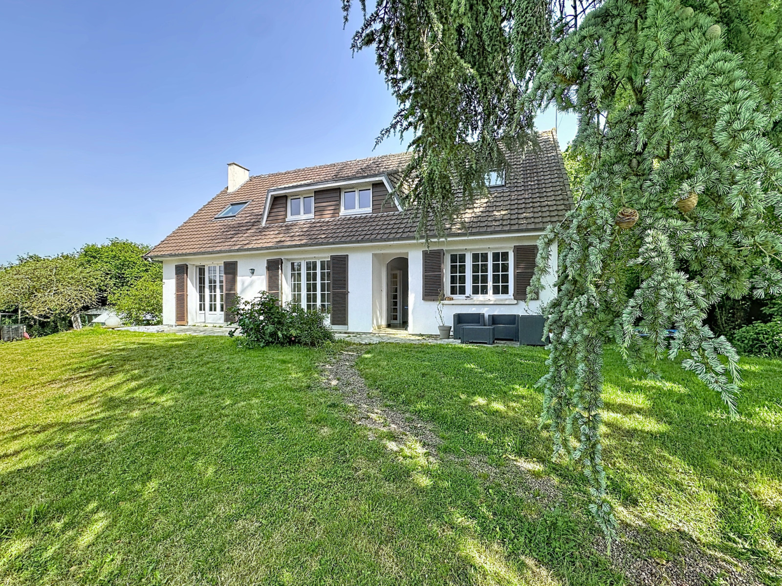 
                                                Vente
                                                 La Barre de Semily maison familiale 140M2
