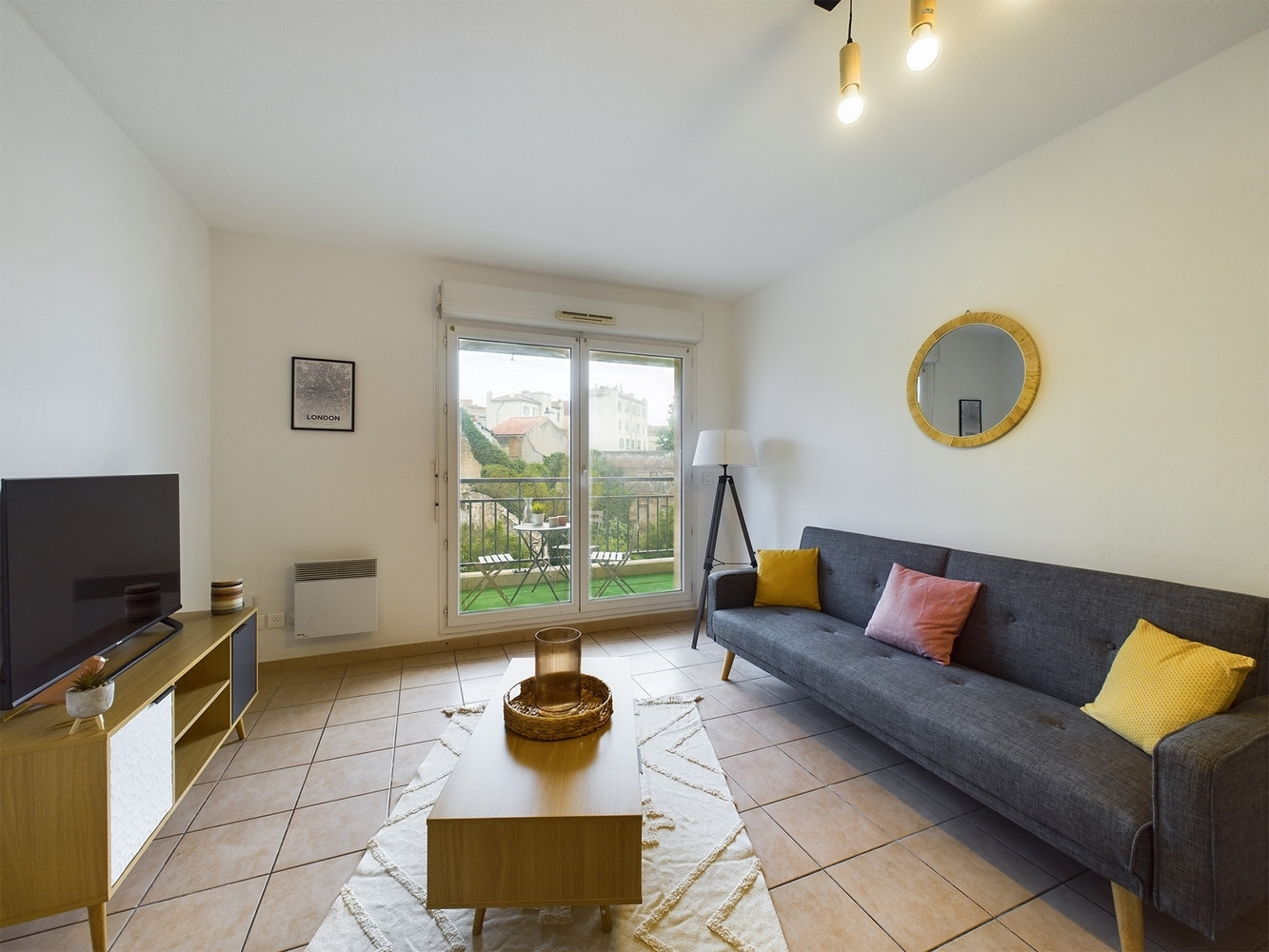 
                                                Location
                                                 La coloc de la belle de mai