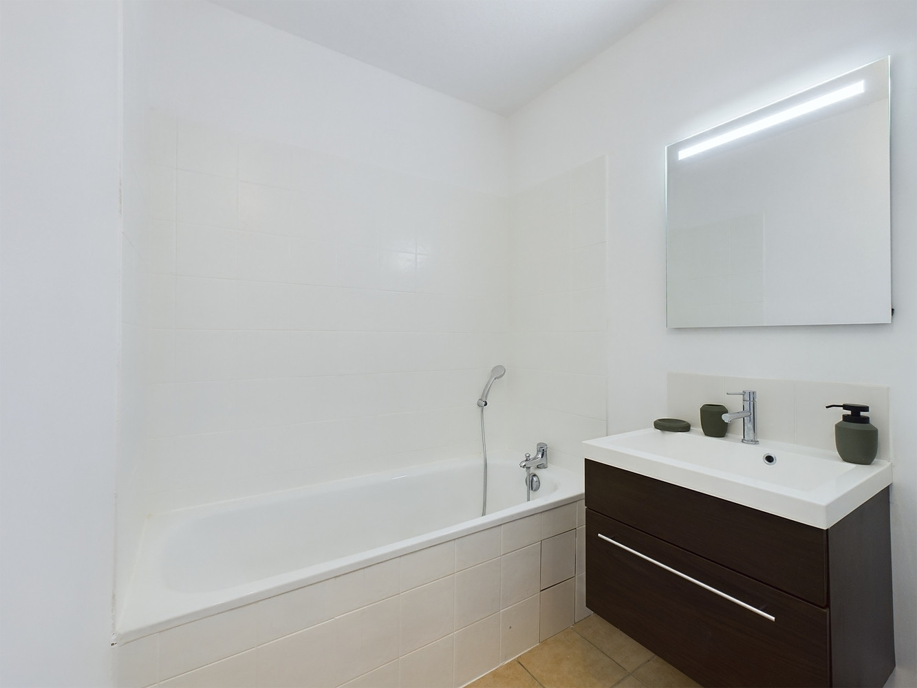 
                                                Location
                                                 La coloc de la belle de mai