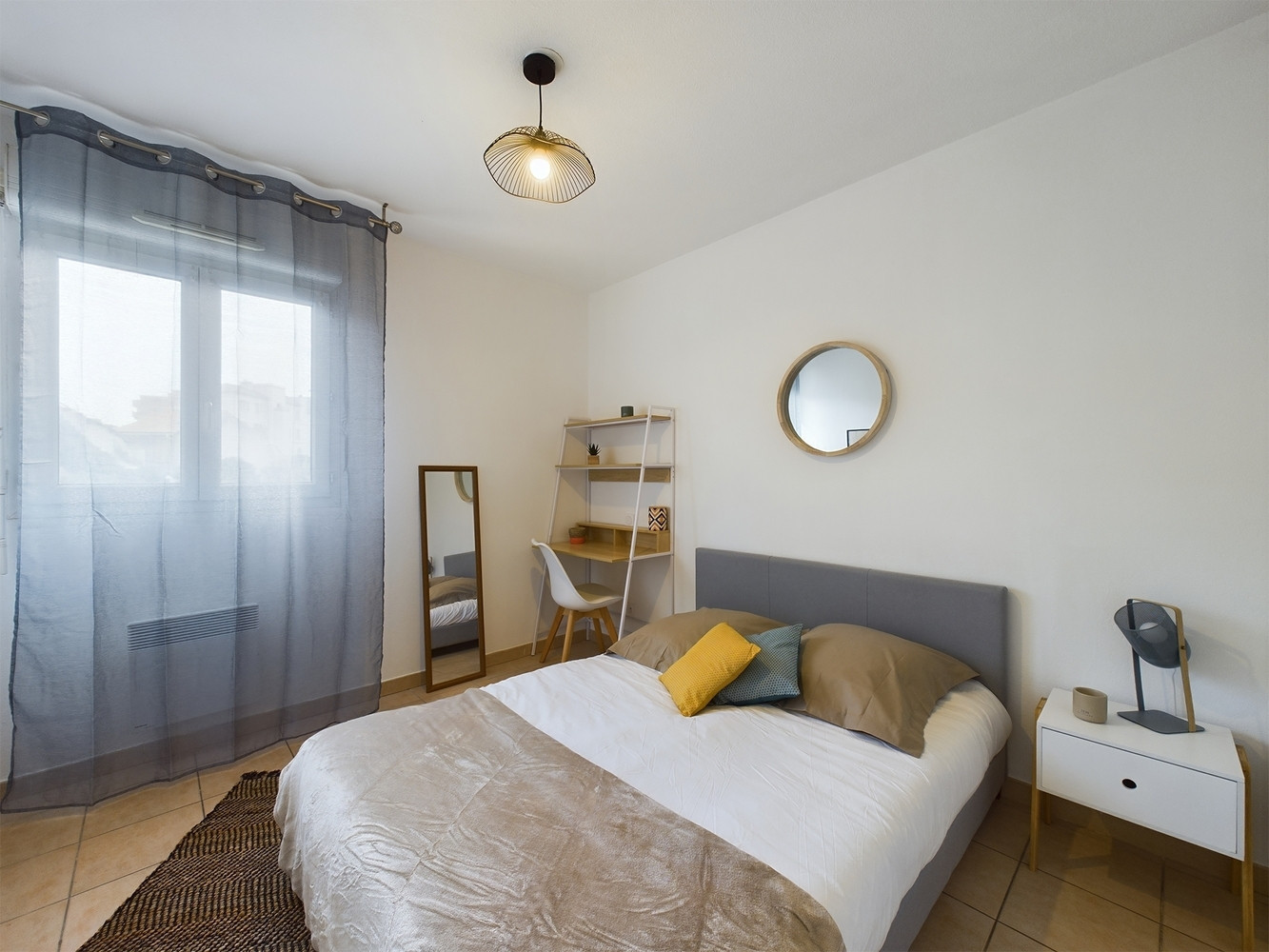 
                                                Location
                                                 La coloc de la belle de mai