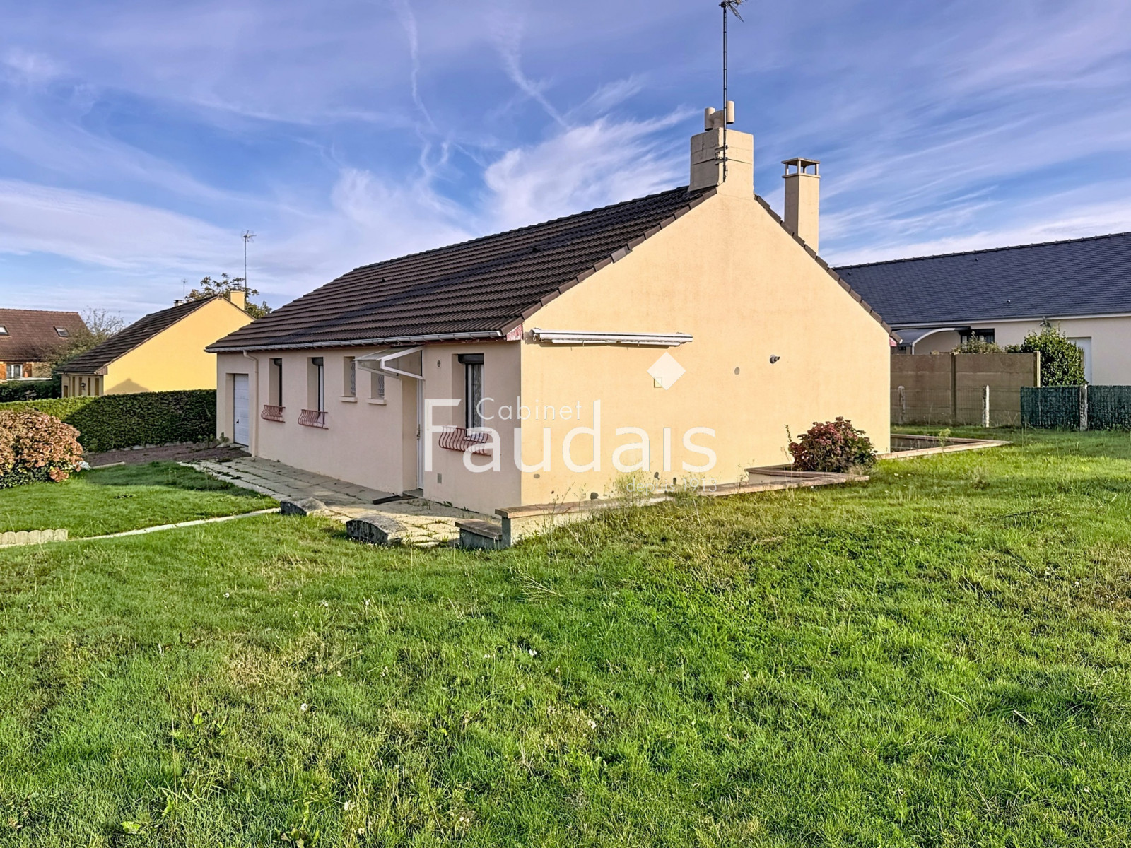
                                                Vente
                                                 La Meauffe, maison avec vie de plain pied 88 m2 707 m2 de te