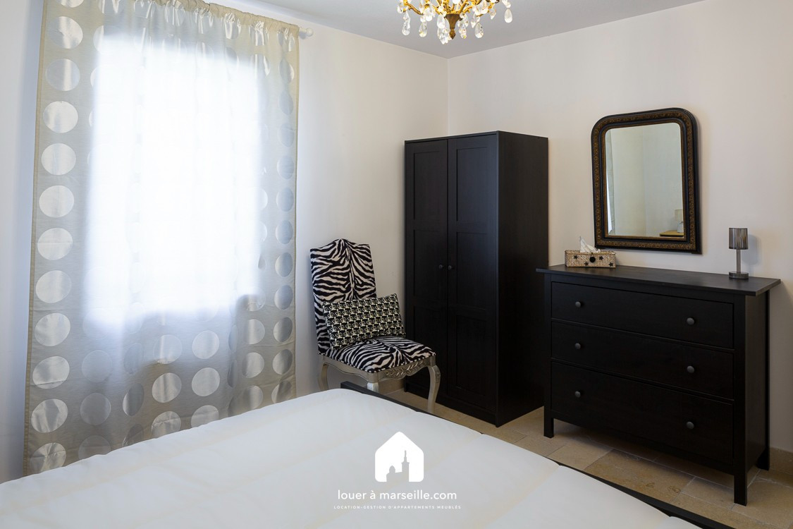 
                                                Location
                                                 La mer calme