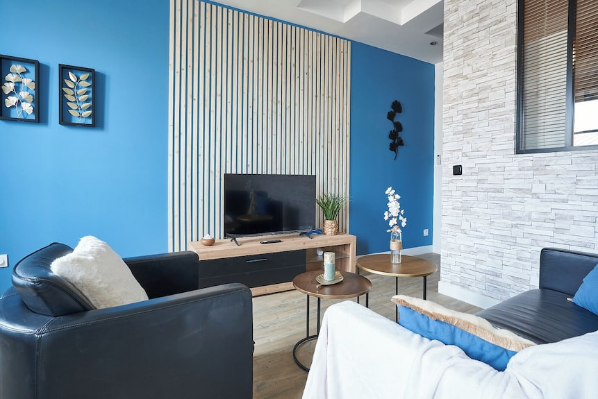 
                                                Location
                                                 La salle de bain est équipée d'une machine à laver