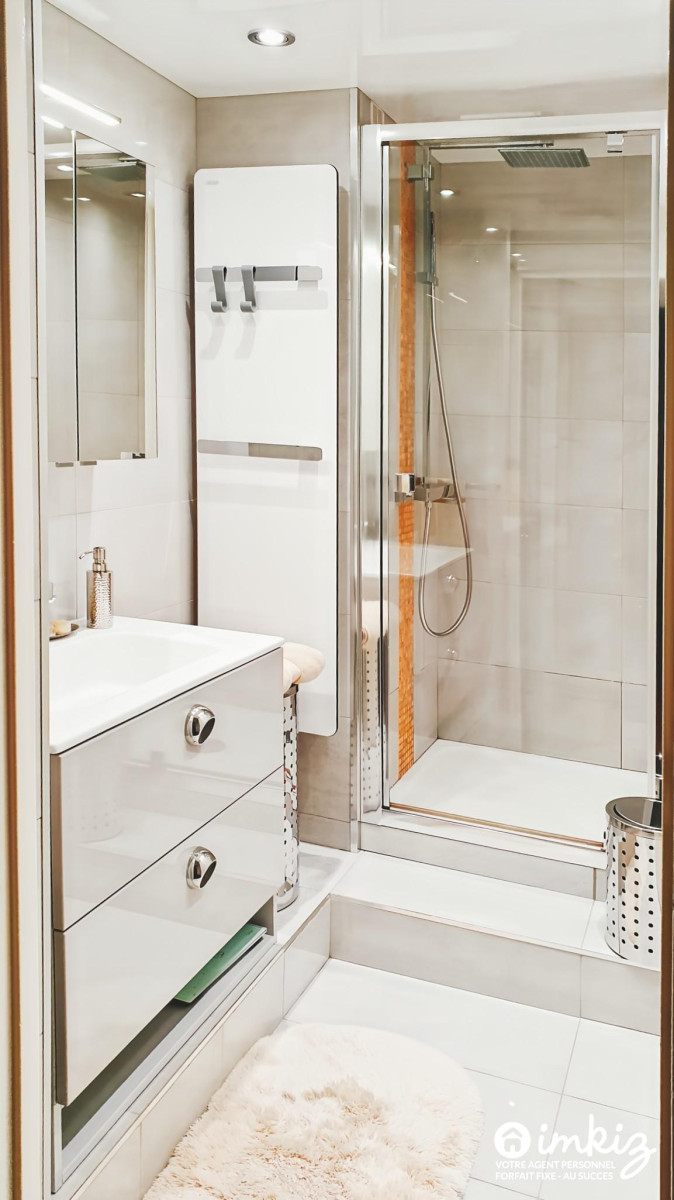 
                                                Vente
                                                 La Varenne-St-Hilaire- 74m2 traversant séjour 30m2