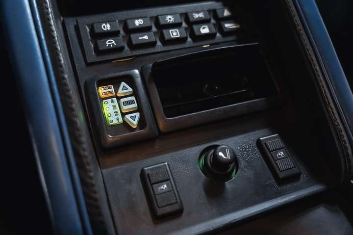 
                                                Voiture
                                                 Lamborghini Diablo VT (4x4) V12 5.7 492