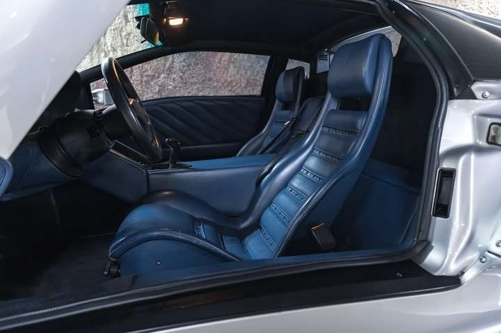 
                                                Voiture
                                                 Lamborghini Diablo VT (4x4) V12 5.7 492