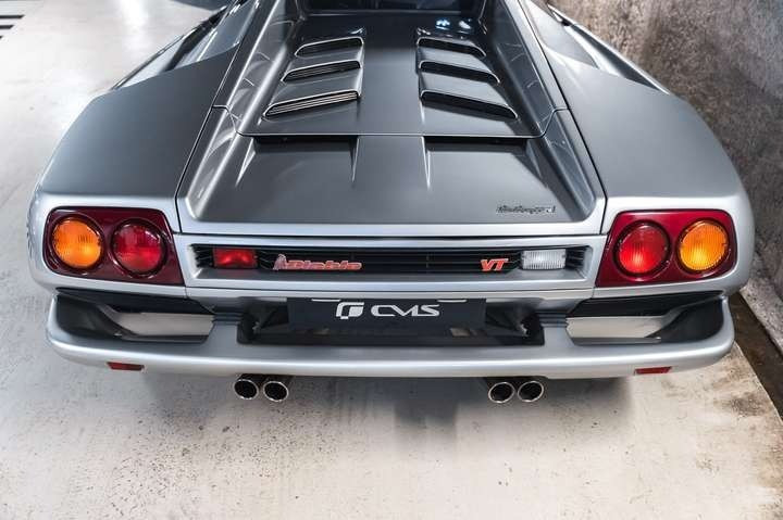 
                                                Voiture
                                                 Lamborghini Diablo VT (4x4) V12 5.7 492