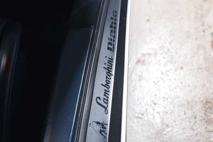 
                                                Voiture
                                                 Lamborghini Diablo VT (4x4) V12 5.7 492