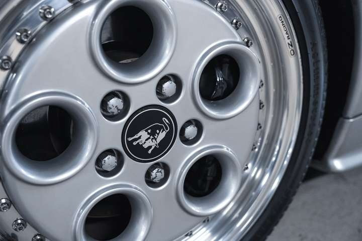 
                                                Voiture
                                                 Lamborghini Diablo VT (4x4) V12 5.7 492