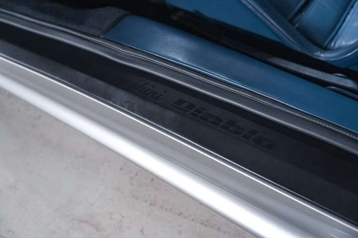 
                                                Voiture
                                                 Lamborghini Diablo VT (4x4) V12 5.7 492