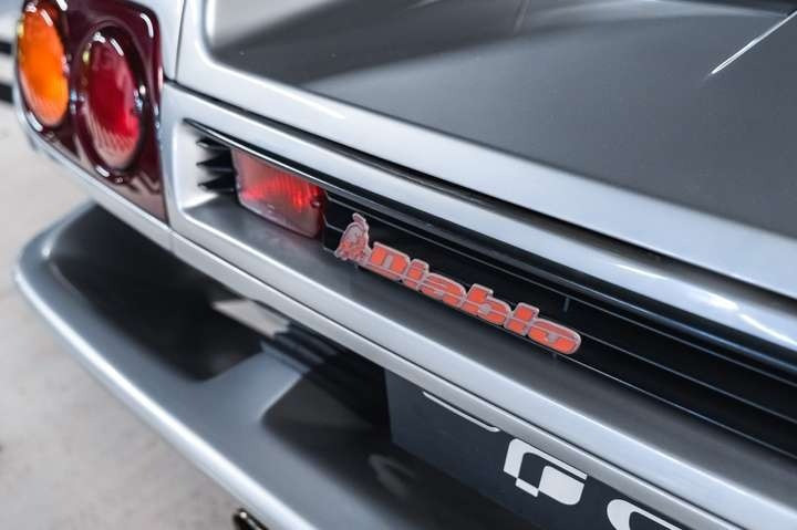 
                                                Voiture
                                                 Lamborghini Diablo VT (4x4) V12 5.7 492