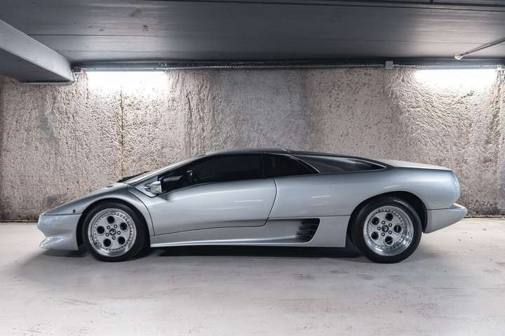 
                                                Voiture
                                                 Lamborghini Diablo VT (4x4) V12 5.7 492