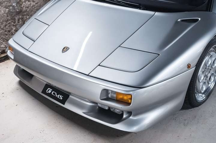 
                                                Voiture
                                                 Lamborghini Diablo VT (4x4) V12 5.7 492