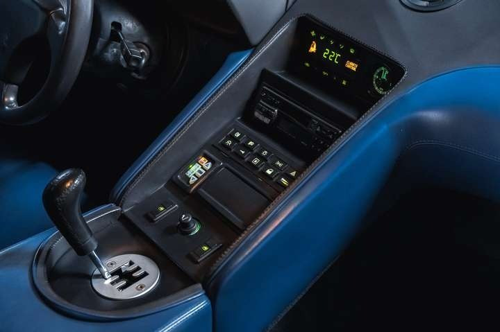 
                                                Voiture
                                                 Lamborghini Diablo VT (4x4) V12 5.7 492