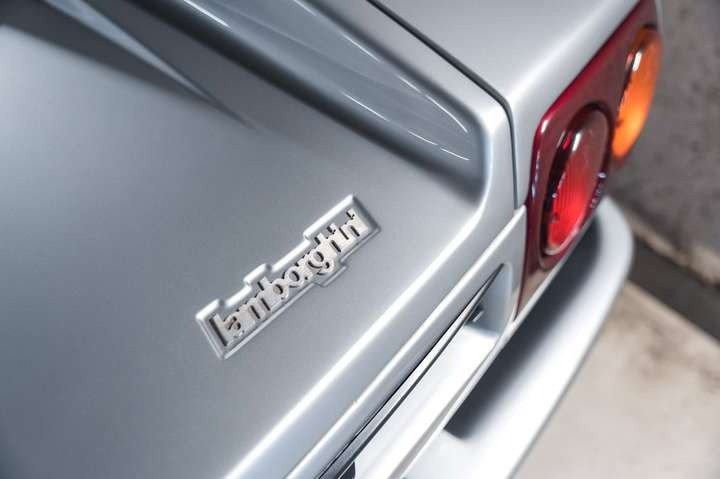 
                                                Voiture
                                                 Lamborghini Diablo VT (4x4) V12 5.7 492