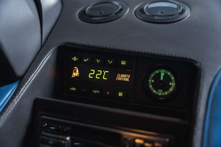 
                                                Voiture
                                                 Lamborghini Diablo VT (4x4) V12 5.7 492