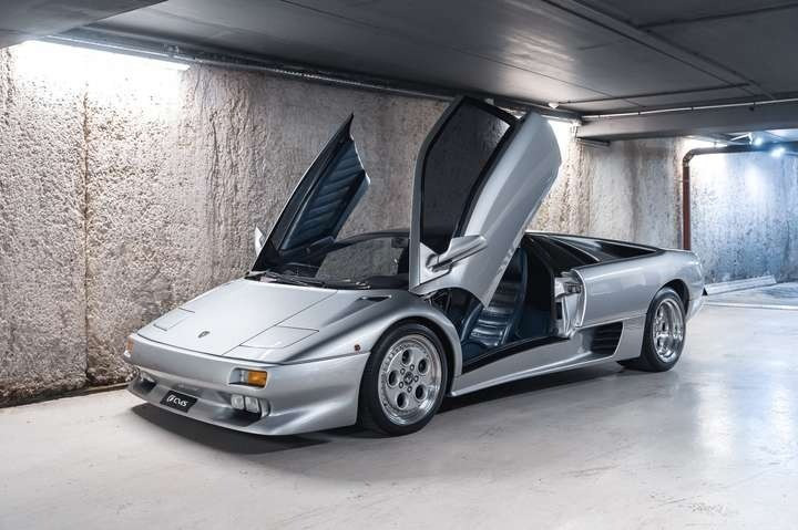 
                                                Voiture
                                                 Lamborghini Diablo VT (4x4) V12 5.7 492