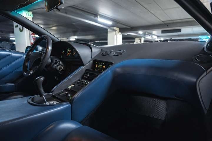 
                                                Voiture
                                                 Lamborghini Diablo VT (4x4) V12 5.7 492