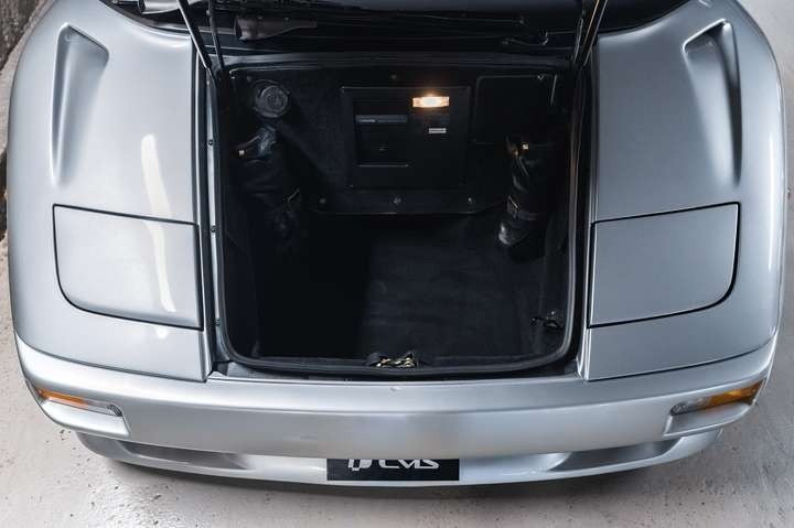 
                                                Voiture
                                                 Lamborghini Diablo VT (4x4) V12 5.7 492