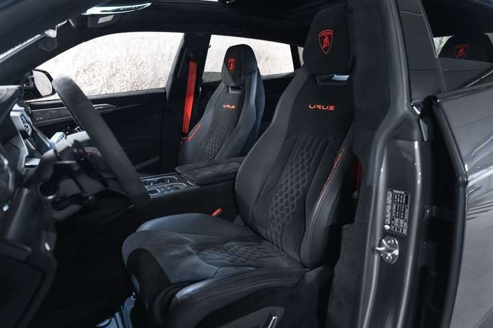 
                                                Voiture
                                                 Lamborghini Urus Performante 60th Anniversary