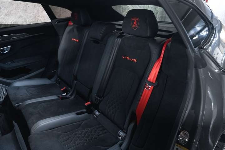 
                                                Voiture
                                                 Lamborghini Urus Performante 60th Anniversary