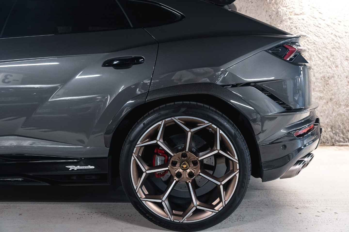 
                                                Voiture
                                                 Lamborghini Urus Performante 60th Anniversary