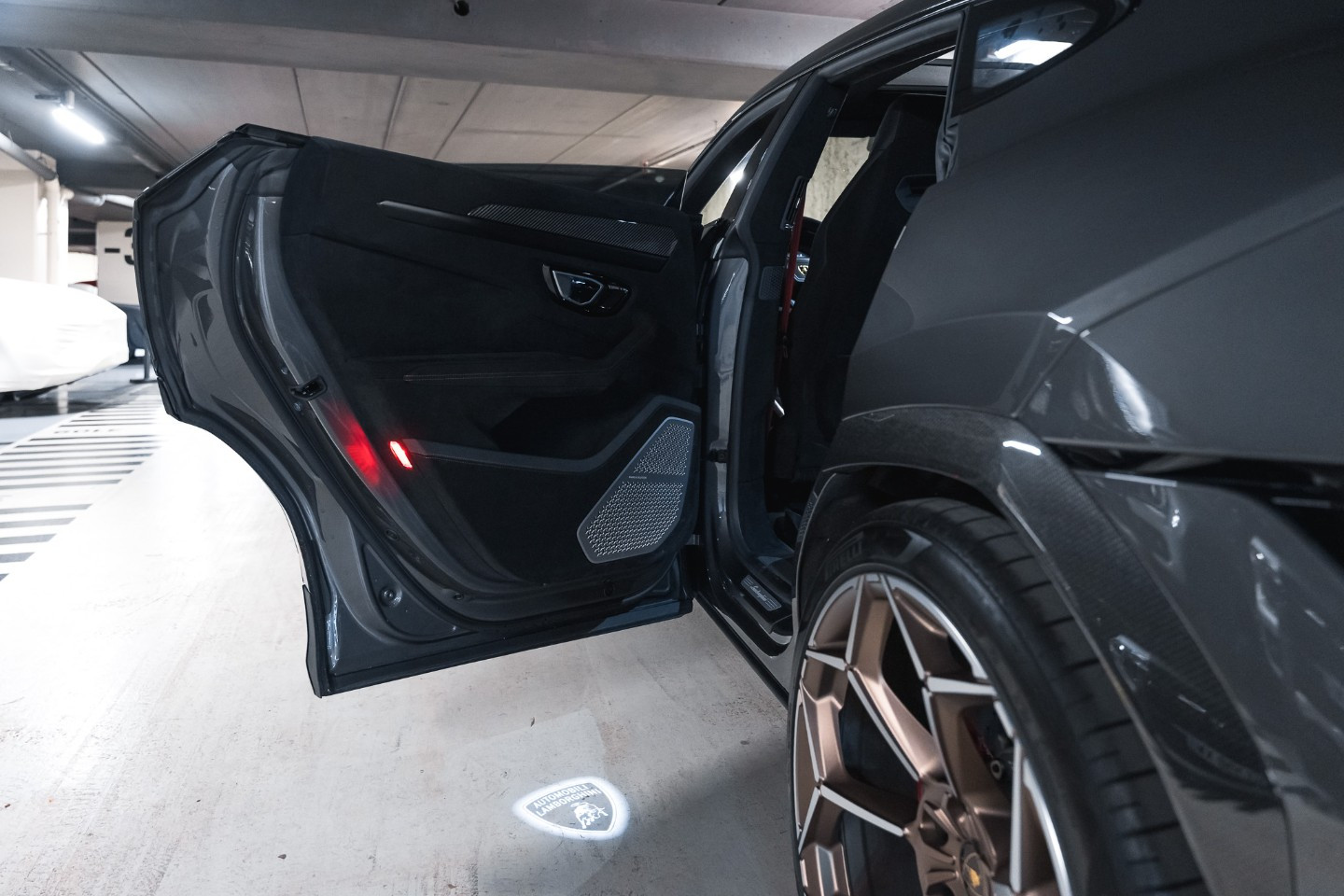 
                                                Voiture
                                                 Lamborghini Urus Performante 60th Anniversary