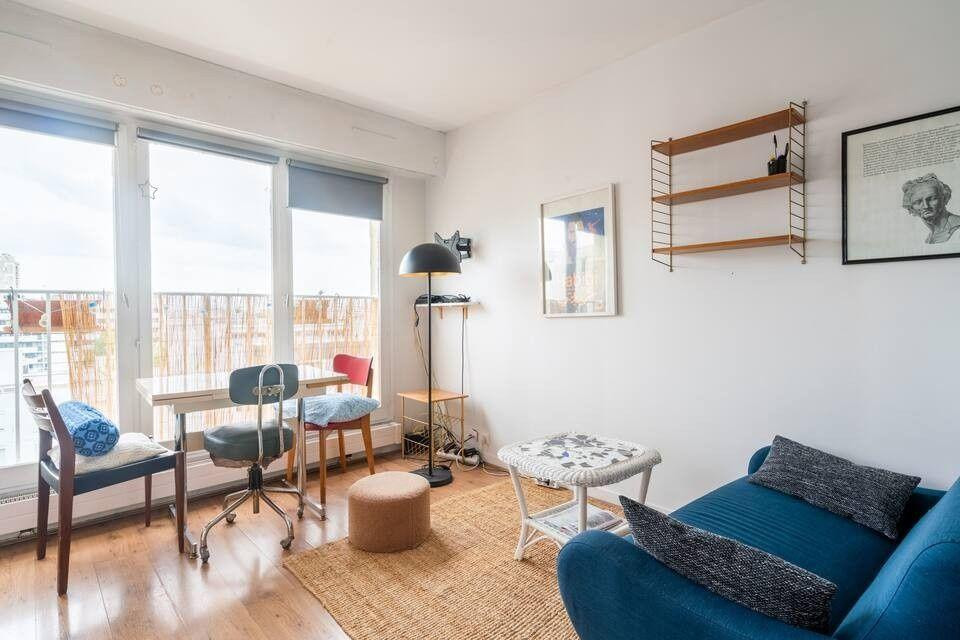 
                                                Location
                                                 Land of Colours || Paris 20