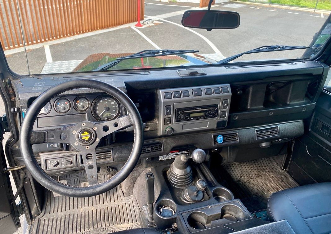 
                                                Voiture
                                                 LAND ROVER Defender 110