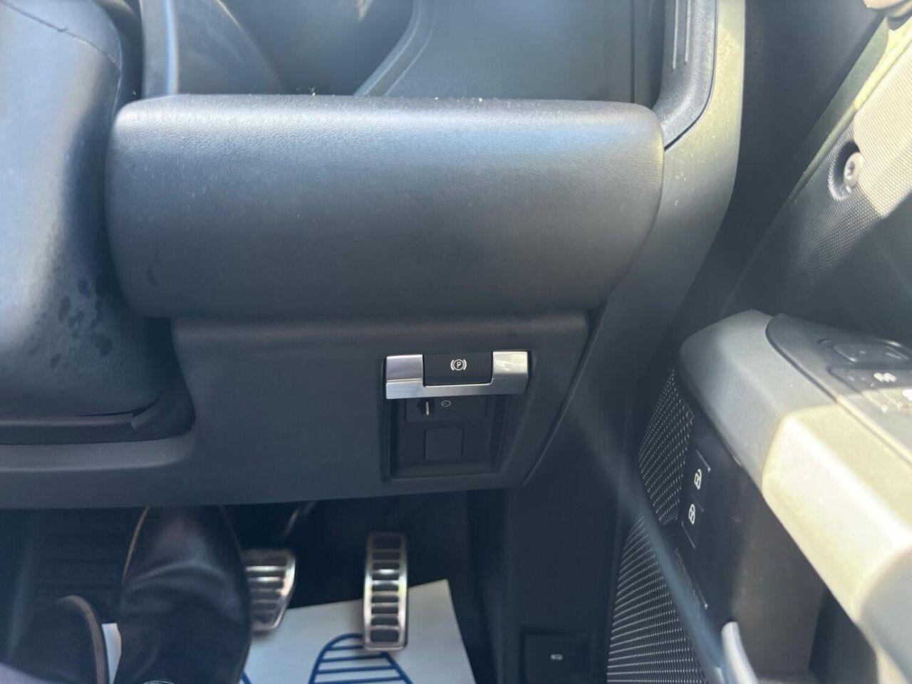 
                                                Voiture
                                                 Land Rover Defender 3.0 P400 MHEV X SUV 5dr Petrol Auto 4WD Euro 6 (s/s) (400 ps)