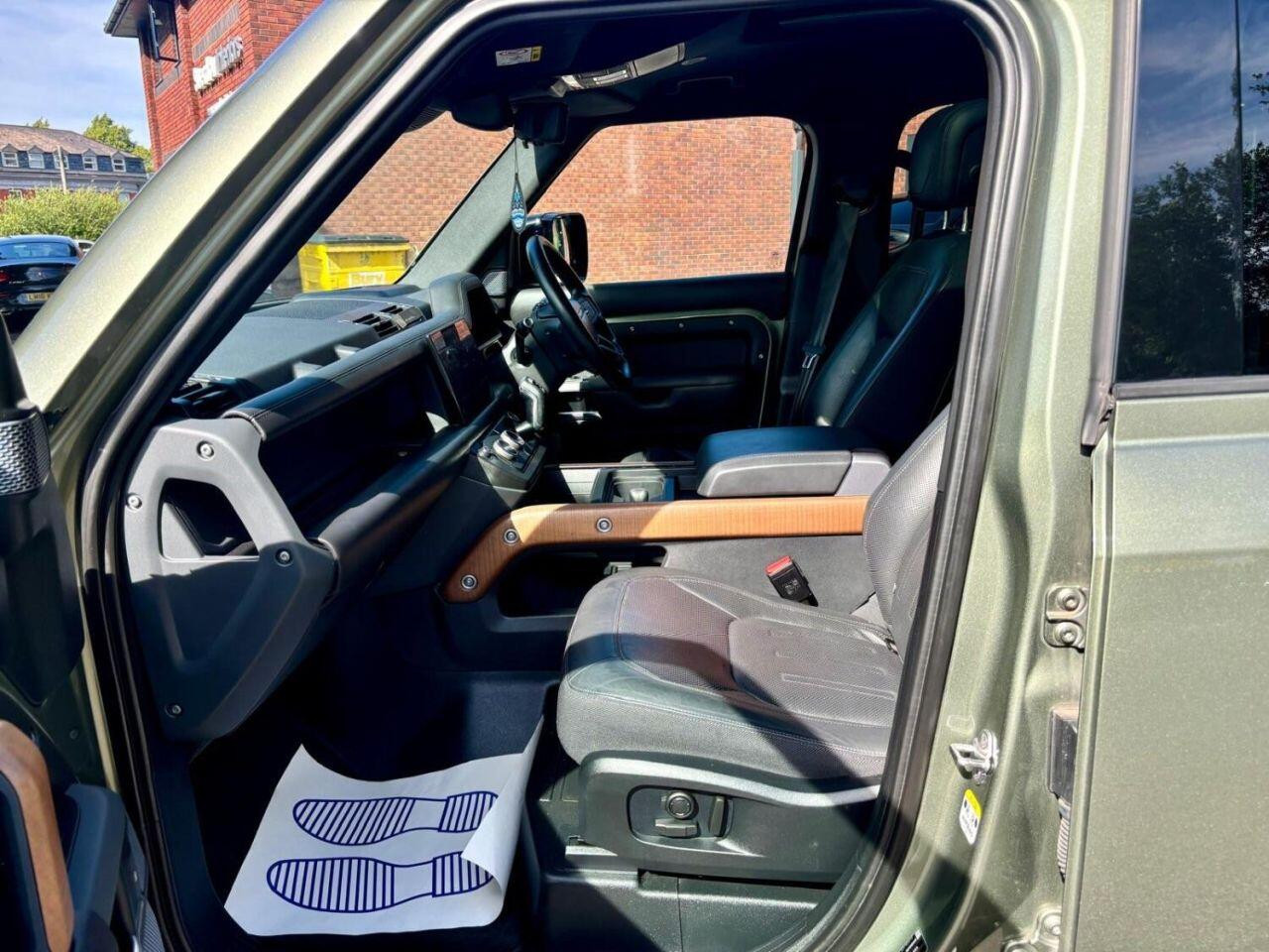 
                                                Voiture
                                                 Land Rover Defender 3.0 P400 MHEV X SUV 5dr Petrol Auto 4WD Euro 6 (s/s) (400 ps)