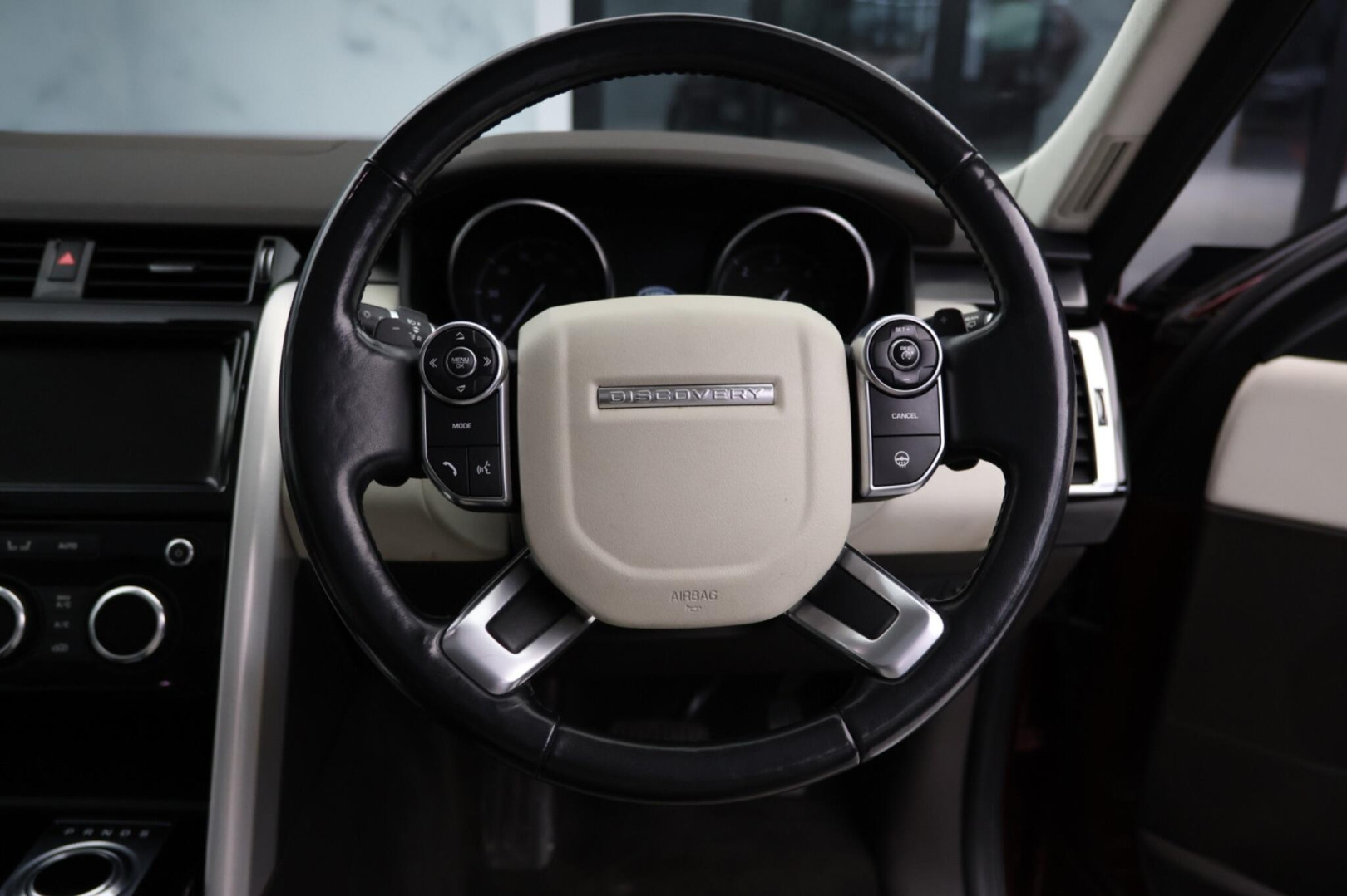 
                                                Voiture
                                                 Land Rover Discovery 2.0 SD4 HSE Auto 4WD Euro 6 (s/s) 5dr