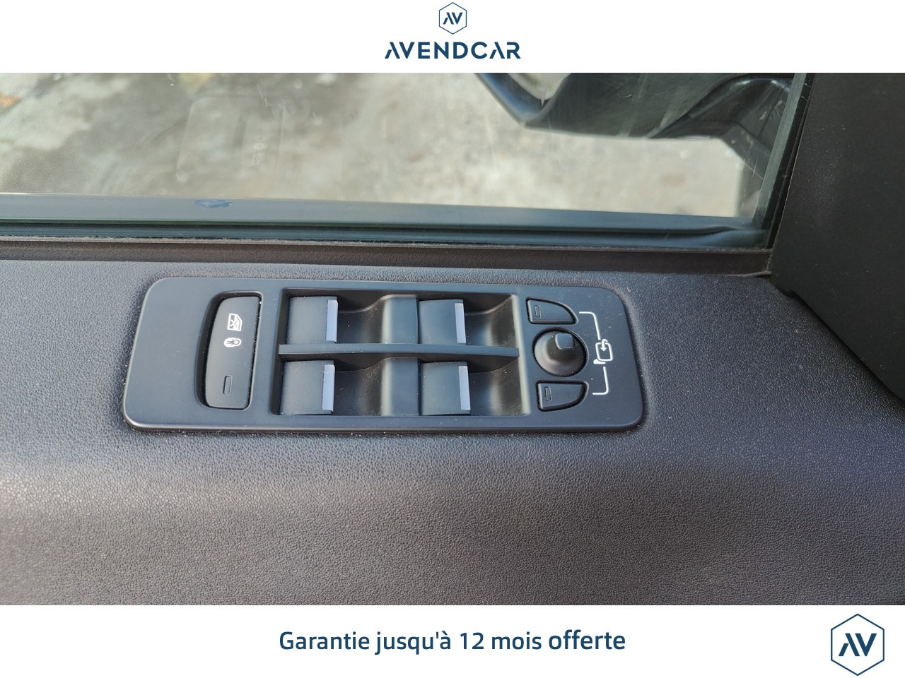 
                                                Voiture
                                                 LAND ROVER DISCOVERY SPORT 2.0 BUSINESS 4WD