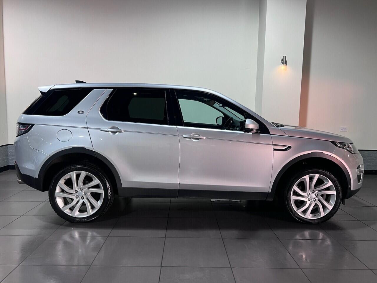 
                                                Voiture
                                                 Land Rover Discovery Sport 2.0 Si4 HSE Luxury SUV 5dr Petrol Auto 4WD Euro 6 (s/s) (240 ps)