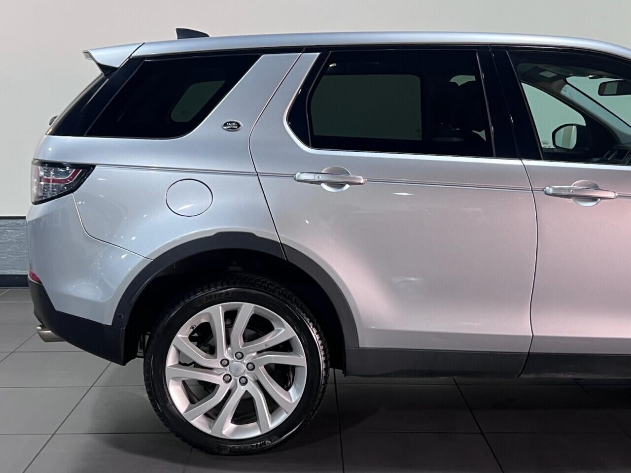 
                                                Voiture
                                                 Land Rover Discovery Sport 2.0 Si4 HSE Luxury SUV 5dr Petrol Auto 4WD Euro 6 (s/s) (240 ps)