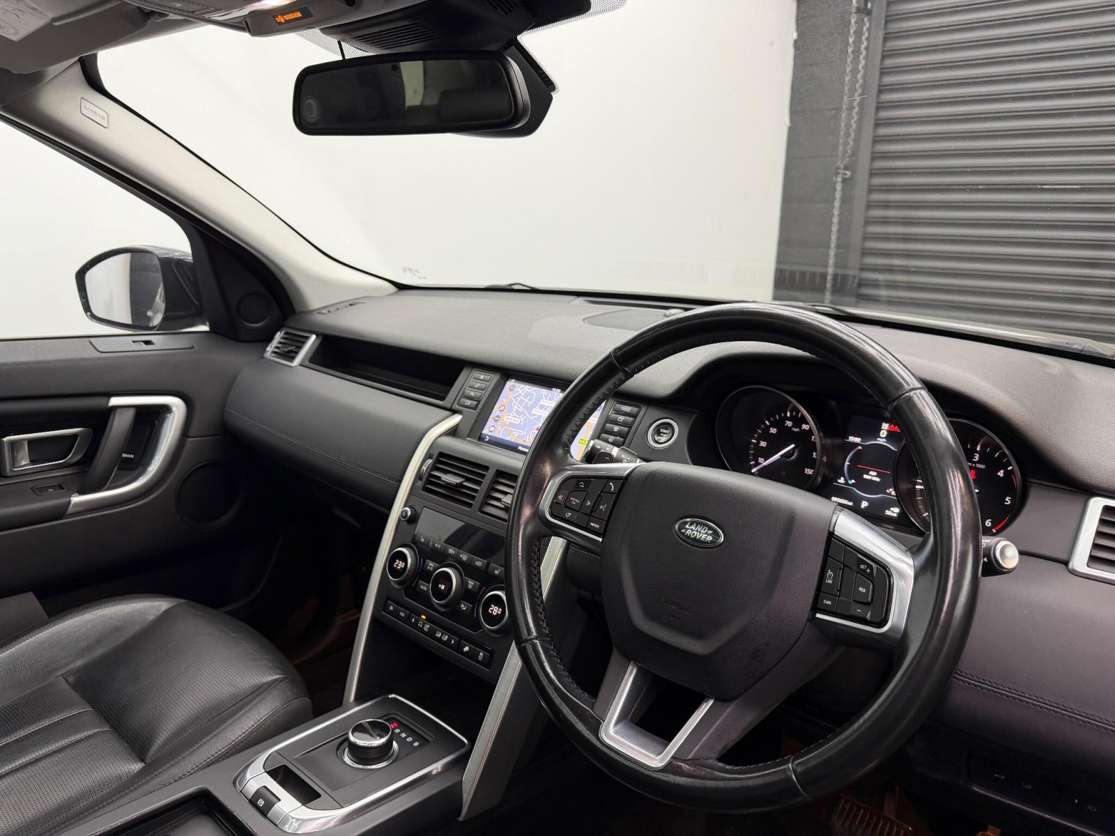 
                                                Voiture
                                                 Land Rover Discovery Sport 2.0 TD4 HSE Black Auto 4WD Euro 6 (s/s) 5dr