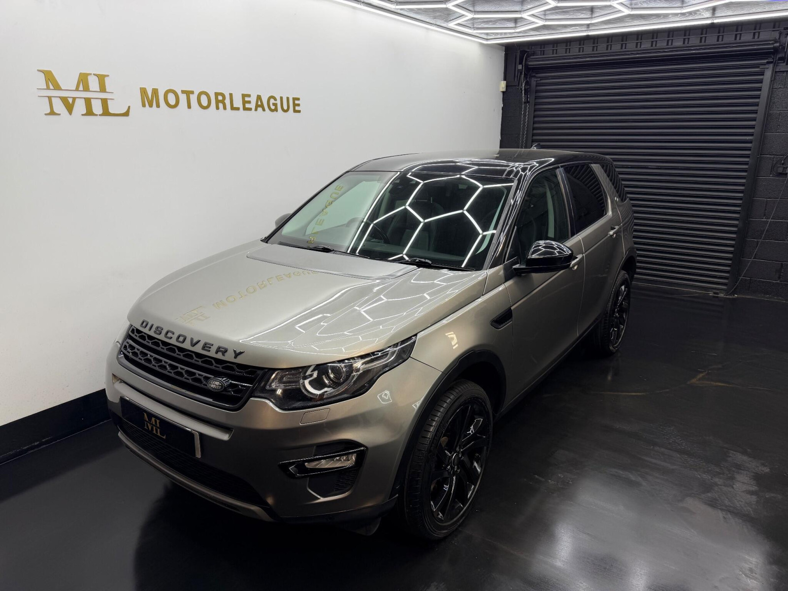 
                                                Voiture
                                                 Land Rover Discovery Sport 2.0 TD4 HSE Black Auto 4WD Euro 6 (s/s) 5dr